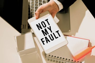 Bir hata yüzünden suçlanmamak için bahaneler üretmek için 