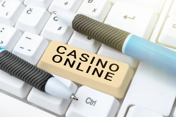 Konzeptionelle Anzeige Casino Online Geschäftsidee Computerpokerspiel Gamble Royal Bet Lotto — Stockfoto
