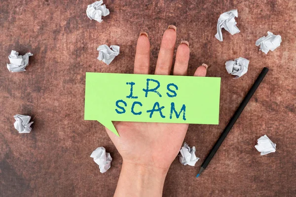 Irs Scamを示すテキスト署名 内部収益サービスであるふりをすることによって対象とする納税者を意味する概念 — ストック写真