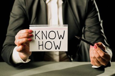 Nasıl yapılacağını bilen, internet konseptini gösteren metin işareti Yapacağınız şeyleri ilk kez öğrenme süreci