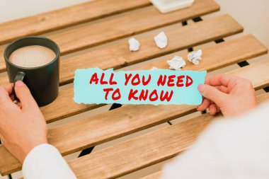 Tüm bilmeniz gerekenleri gösteren metin yazılıyor, İşletme vitrini Sadece Gerçekleri ve Önemli olanları söyleyin Veriye Erişim