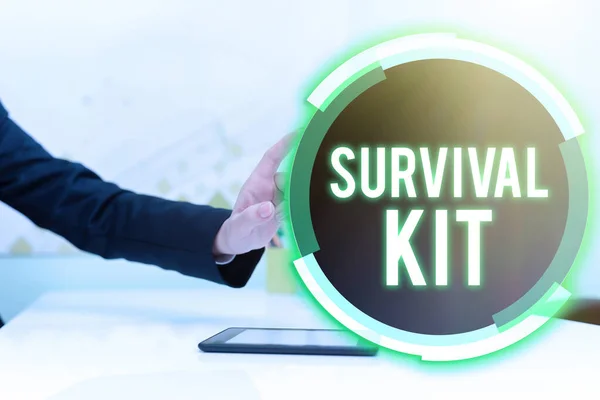 Conceptual Display Survival Kit Concept Που Σημαίνει Εξοπλισμός Έκτακτης Ανάγκης — Φωτογραφία Αρχείου
