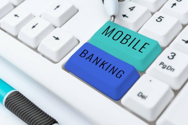 Akıllı telefon kullanımı ile finansal işlemler oluşturmak için Mobil Bankacılık, İş fikrini sunan metin başlığı