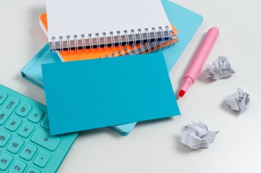 Çoklu Koleksiyon Ofisi Kırtasiye Fotoğrafı Tablo Üzerine Yerleştirildi