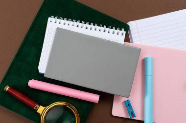 Çoklu Koleksiyon Ofisi Kırtasiye Fotoğrafı Tablo Üzerine Yerleştirildi