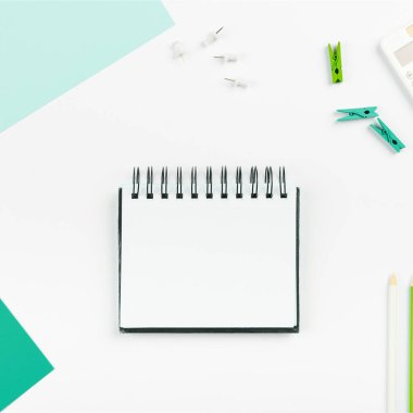 Çoklu Koleksiyon Ofisi Kırtasiye Fotoğrafı Tablo Üzerine Yerleştirildi