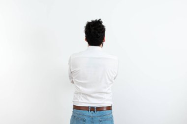 Adam Geriye Doğru Duruyor Yeni Harika Fikirlerle Geliyor.