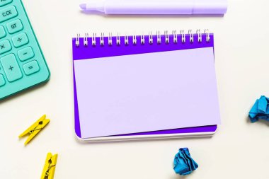 Çoklu Koleksiyon Ofisi Kırtasiye Fotoğrafı Tablo Üzerine Yerleştirildi