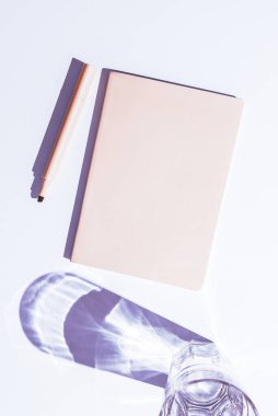 Çoklu Koleksiyon Ofisi Kırtasiye Fotoğrafı Tablo Üzerine Yerleştirildi