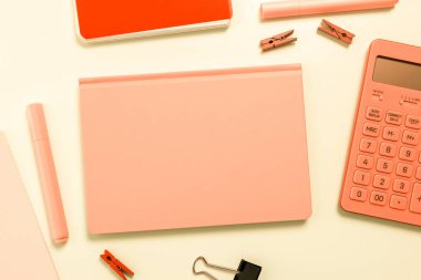 Çoklu Koleksiyon Ofisi Kırtasiye Fotoğrafı Tablo Üzerine Yerleştirildi