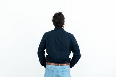 Adam Geriye Doğru Duruyor Yeni Harika Fikirlerle Geliyor.