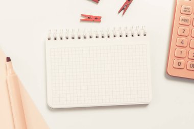 Çoklu Koleksiyon Ofisi Kırtasiye Fotoğrafı Tablo Üzerine Yerleştirildi