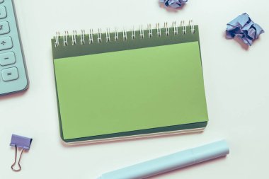 Çoklu Koleksiyon Ofisi Kırtasiye Fotoğrafı Tablo Üzerine Yerleştirildi