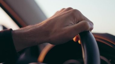 Erkek el direksiyon simidi