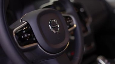 Odesa, Ukrayna - Kasım 2021 Volvo direksiyon ve gösterge paneli