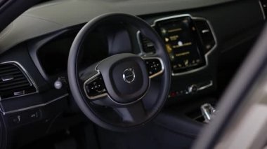 Odesa, Ukrayna - Kasım 2021 Volvo Araç İçi - Direksiyon ve Kontrol Paneli
