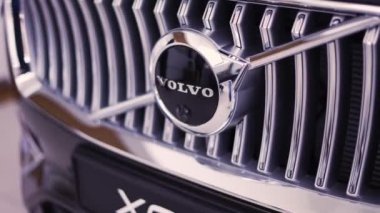 Odesa, Ukrayna - Kasım 2021: Ofis bayiliğinde yeni lüks Volvo XC90