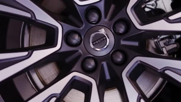Одесса, Украина - ноябрь 2021 года: Крупный план дисков автомобиля Volvo — стоковое видео