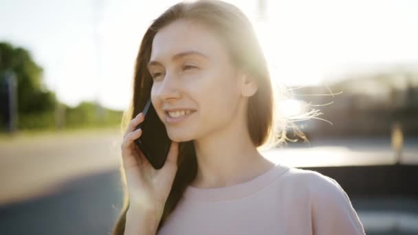 Happy Woman Talking Mobile Phone Outdoor Lens Flares Background — 비디오