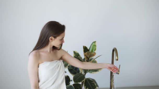 Woman Taking Bath Home Checking Temperature Touching Running Water Hand — Αρχείο Βίντεο