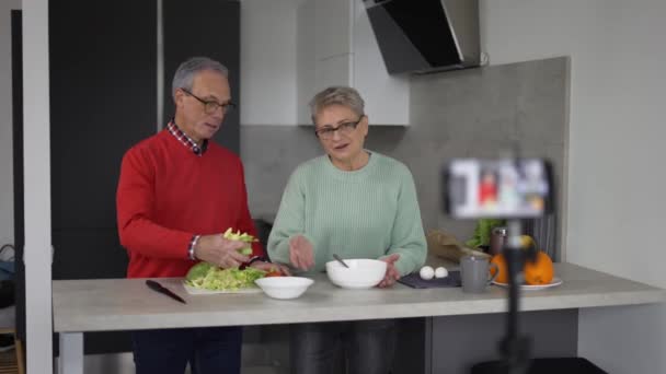 Mature Couple Cook Together Explain Recipe Record Video Vlog Social — Video