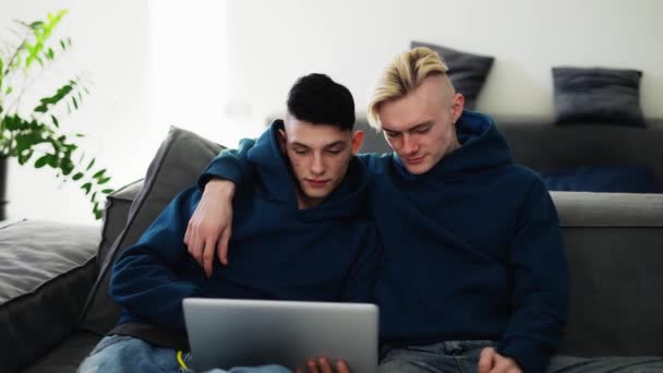Loving Gay Couple Spend Time Home Watching Movie Togather Laptop — Wideo stockowe