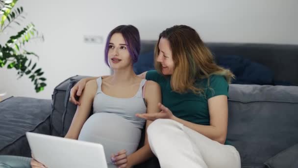 Happy Gay Pregnant Woman Using Laptop Computer Her Wife Sofa — Wideo stockowe