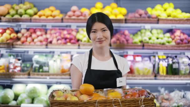 Portrait Attractive Young Asian Woman Worker Standing Supermarket Shelves Fruits — Αρχείο Βίντεο