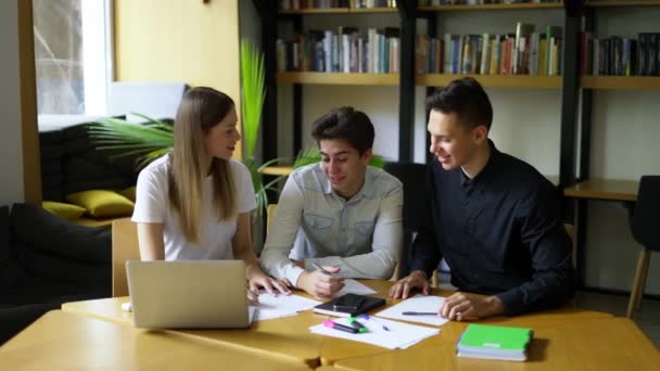 Concepto Negocio Joven Equipo Está Planeando Juntos Dentro Empresa — Vídeos de Stock