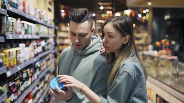 Couple Grocery Store Girl Her Boyfriend Chooses What She Wants — Stock Video