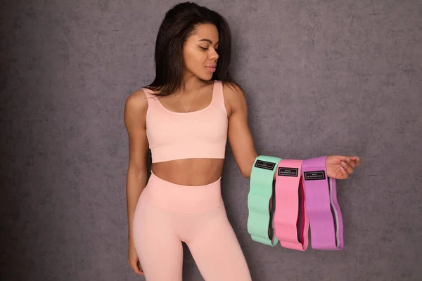 Young Fit African American Woman Pink Sportswear Holding Resistance Bands — Stock Photo, Image