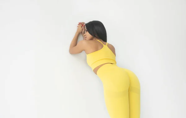 Back View Young Fit African American Woman Yellow Sportswear Posing — Stock Photo, Image