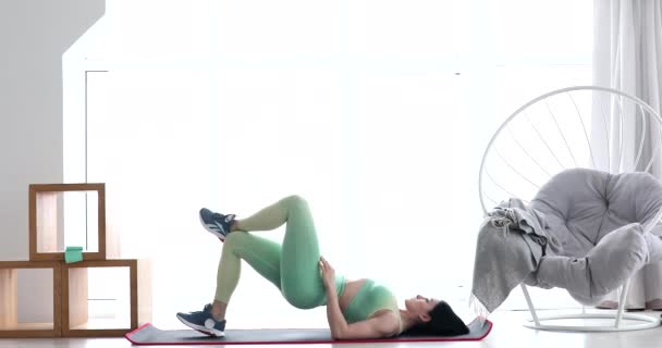 Sporcu Fit Kız Oturma Odasında Aerobik Egzersizleri Yapıyor Sağlığı Sağlık — Stok video
