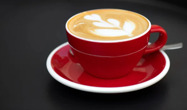 Red Cup Coffee Latte Art Black Table Top View Place — Stok fotoğraf