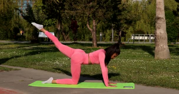 Young Attractive Multi Ethnical Woman Wearing Pink Sportswear Pants Top — Vídeo de Stock