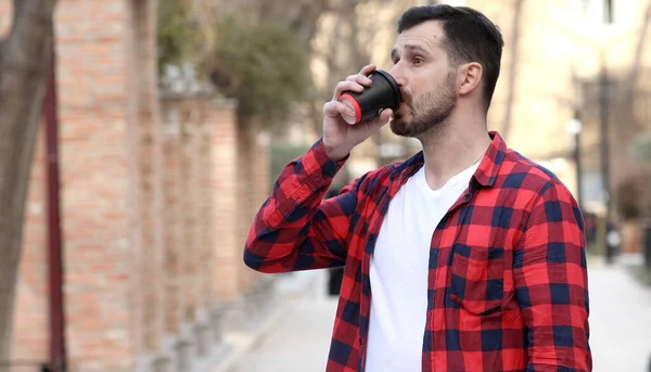 Young Man Holding Coffee Take Away Early Morning Sunny Park — Fotografia de Stock