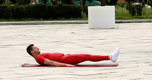 Muscular Sportsman Stretching Out Sports Training Park — 스톡 사진