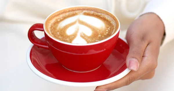 Secangkir Kopi Cappuccino Tangan Wanita Wanita Memegang Bagian Dari Minuman — Stok Foto