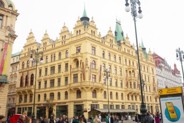 Prag, Çek Cumhuriyeti - 08 Ekim 2022: Çek Cumhuriyeti 'nin başkenti ve en büyük şehri olan Prag' ın eski merkezine bakın.