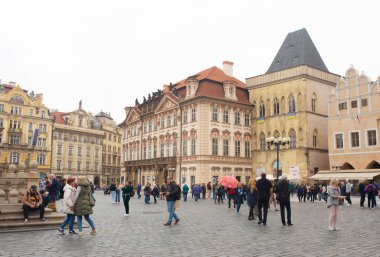 Prag, Çek Cumhuriyeti - 08 Ekim 2022: Çek Cumhuriyeti 'nin başkenti ve en büyük şehri olan Prag' ın eski merkezine bakın.