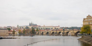 Prag, Çek Cumhuriyeti - 08 Ekim 2022. Prag - Charles Köprüsü, Çek Cumhuriyeti.