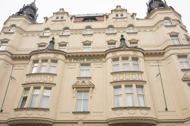 Prag, Çek Cumhuriyeti - 08 Ekim 2022: Çek Cumhuriyeti 'nin başkenti ve en büyük şehri olan Prag' ın eski merkezine bakın.