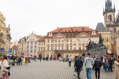 Prag, Çek Cumhuriyeti - 08 Ekim 2022: Çek Cumhuriyeti 'nin başkenti ve en büyük şehri olan Prag' ın eski merkezine bakın.
