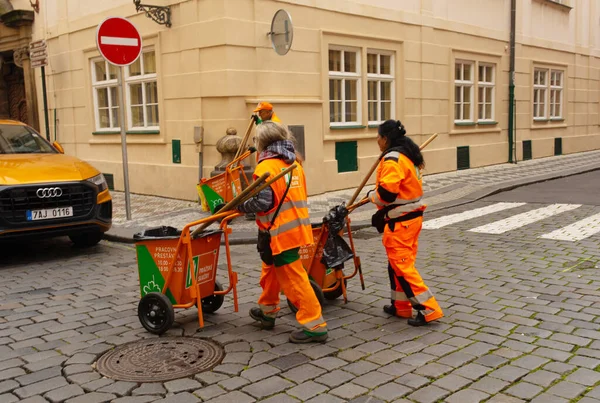 Praga Repubblica Ceca Ottobre 2022 Lavoratori Uniforme Che Lavorano Strada — Foto Stock