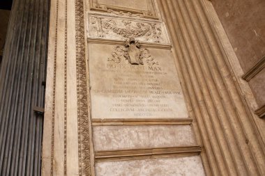 Roma, İtalya - 12 Ekim 2022: Pantheon, Roma, İtalya. Antik Roma Panteonu Roma 'nın ünlü turistik cazibesi.