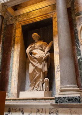 Roma, İtalya - 12.10.2022: Pantheon iç mimarisi. Ünlü Pantheon 'un içinde. Antik Panteon Roma 'nın ünlü turistik cazibesi.