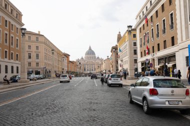 Roma, İtalya - 12.10.2022: St. Peter Meydanı, Vatikan City, Roma 'da mimari başyapıt. Ünlü İtalyan simgesi.