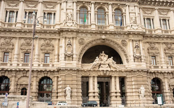 Řím Itálie Října 2020 Quadriga Vrcholu Paláce Nejvyššího Kasačního Soudu — Stock fotografie