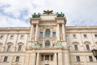 Vienna, AUSTRIA 14 Ekim 2022. Viyana, Avusturya. Avusturya 'nın başkenti Wien' de Heldenplatz ile ünlü Hofburg Sarayı.