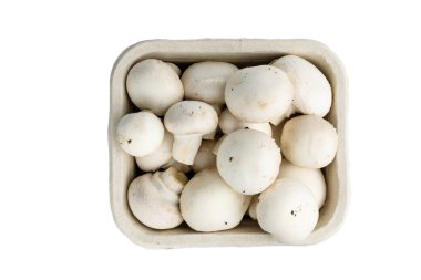 Şampiyon mantarları karton pakette, üst görünümde, izolasyonda